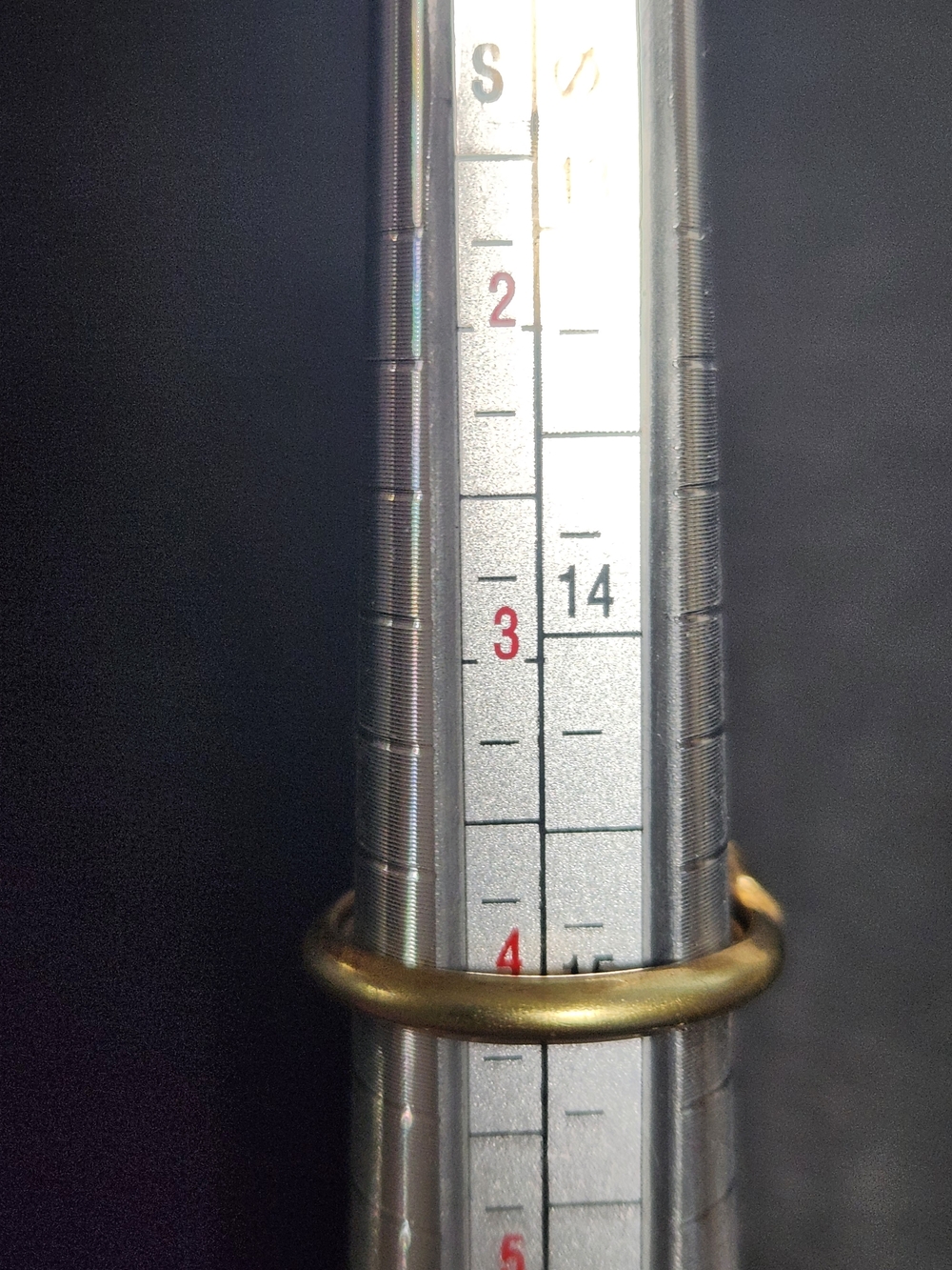 Avon Kensington Gold Tone Oval Shield Ring with Clear Accent - Picture 7 of 8